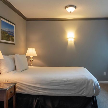 Tiki Shores Inn & Suites Penticton Esterno foto