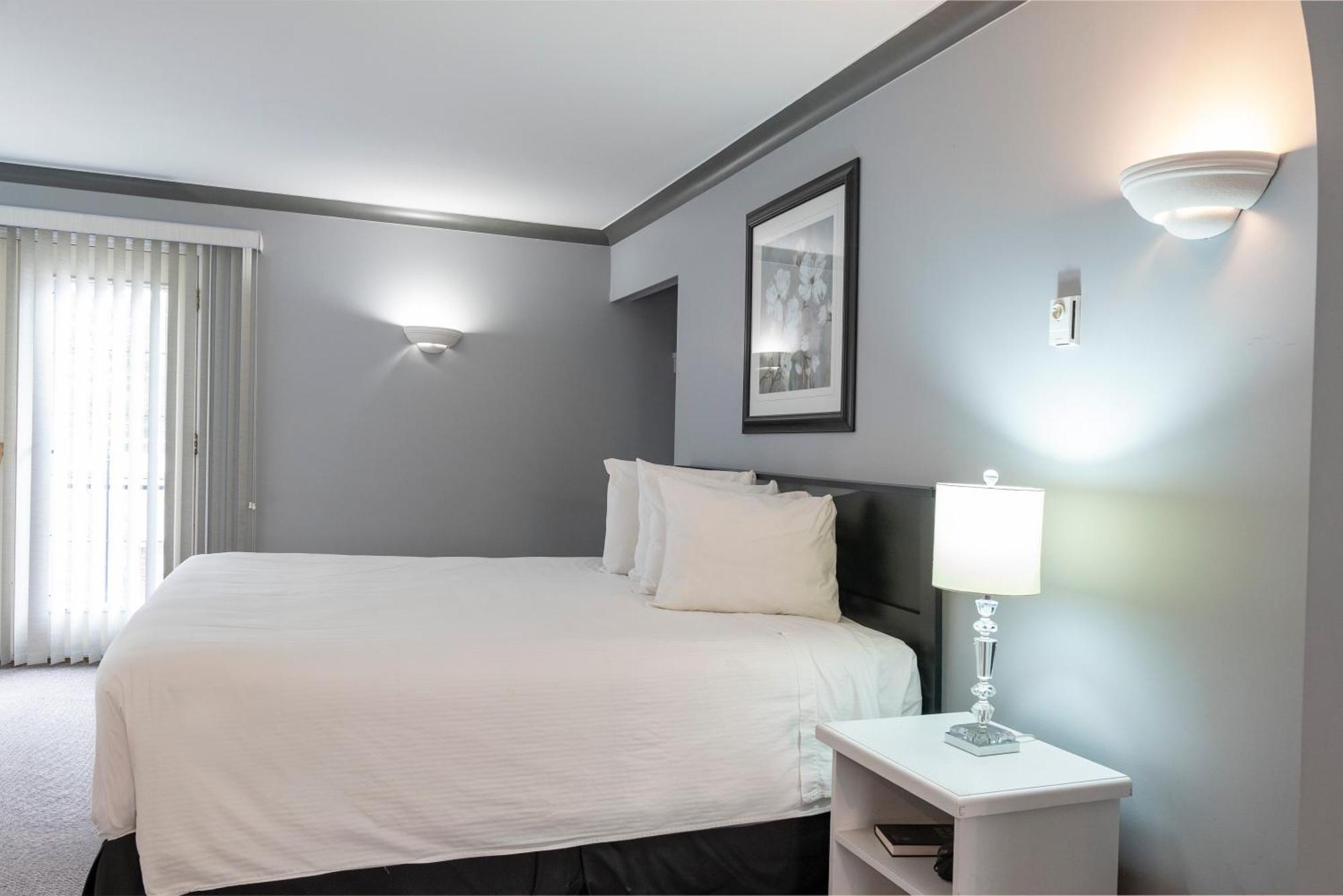 Tiki Shores Inn & Suites Penticton Esterno foto