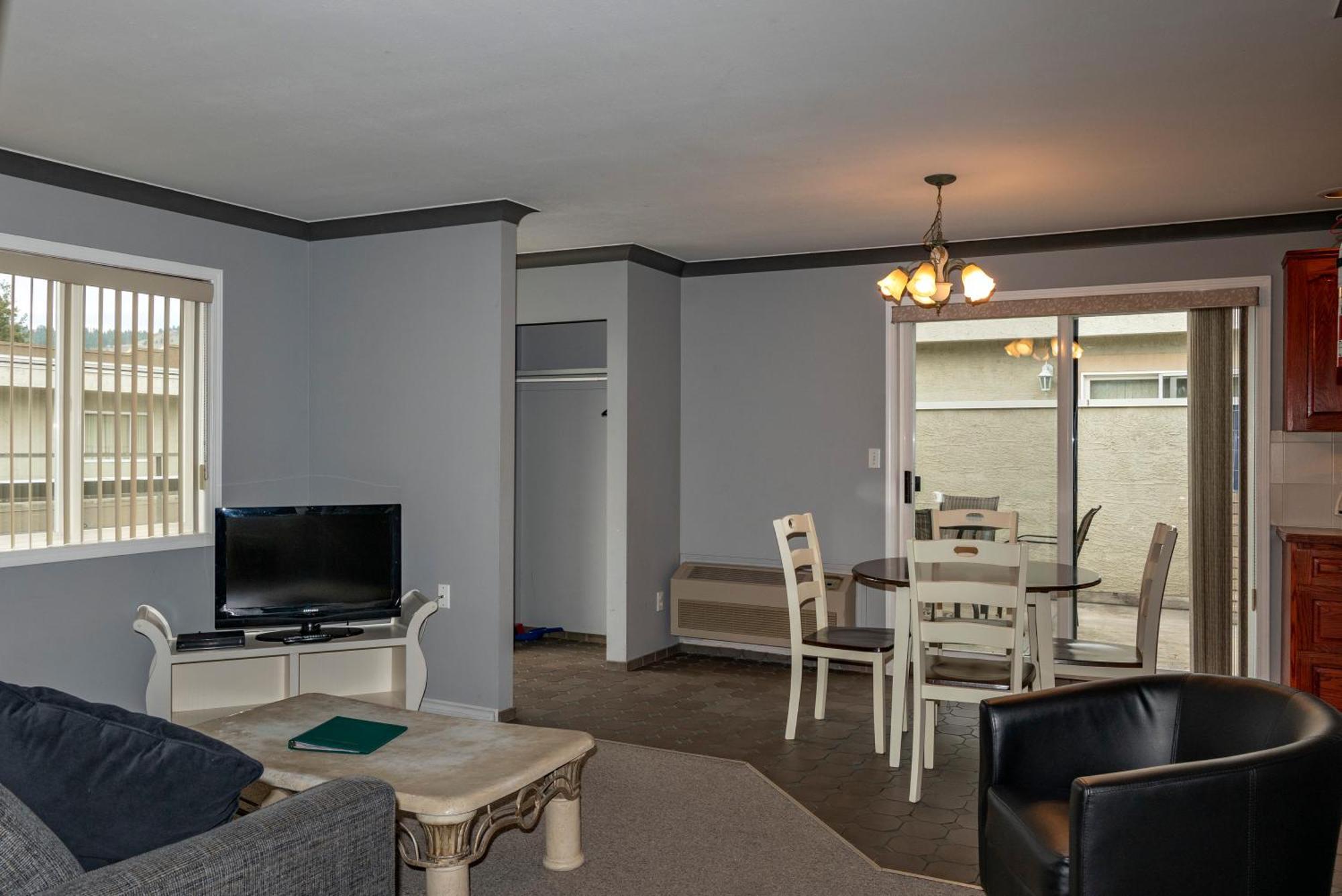 Tiki Shores Inn & Suites Penticton Esterno foto