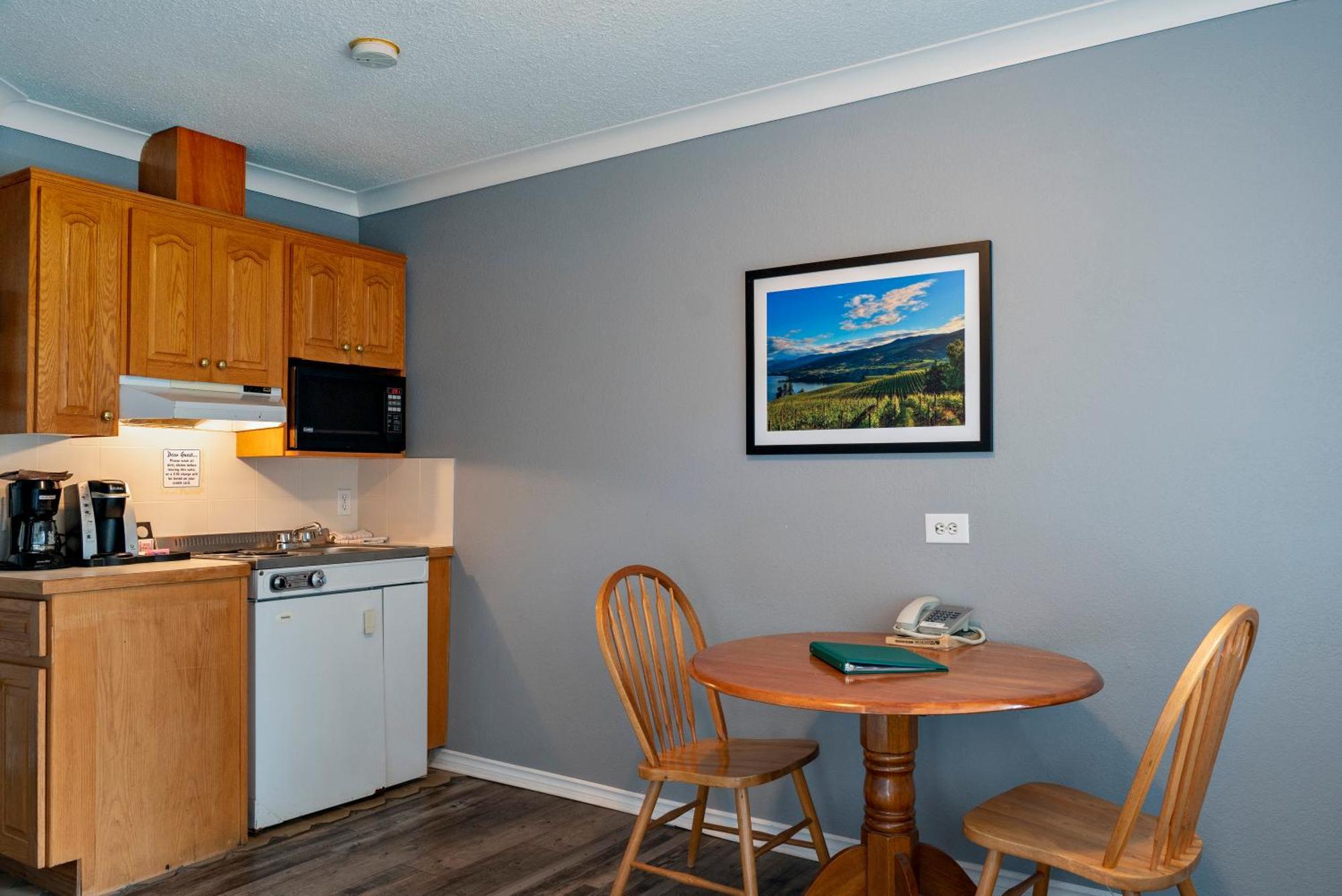 Tiki Shores Inn & Suites Penticton Esterno foto
