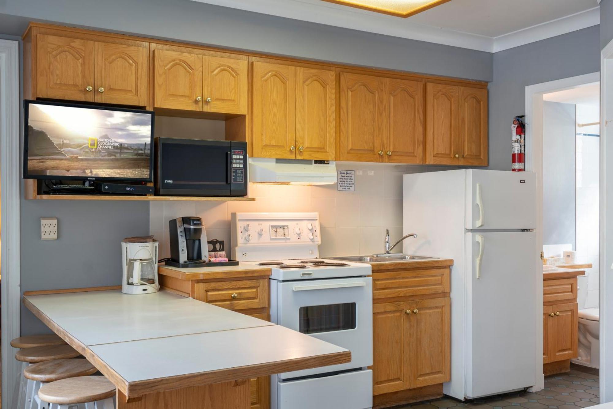 Tiki Shores Inn & Suites Penticton Esterno foto