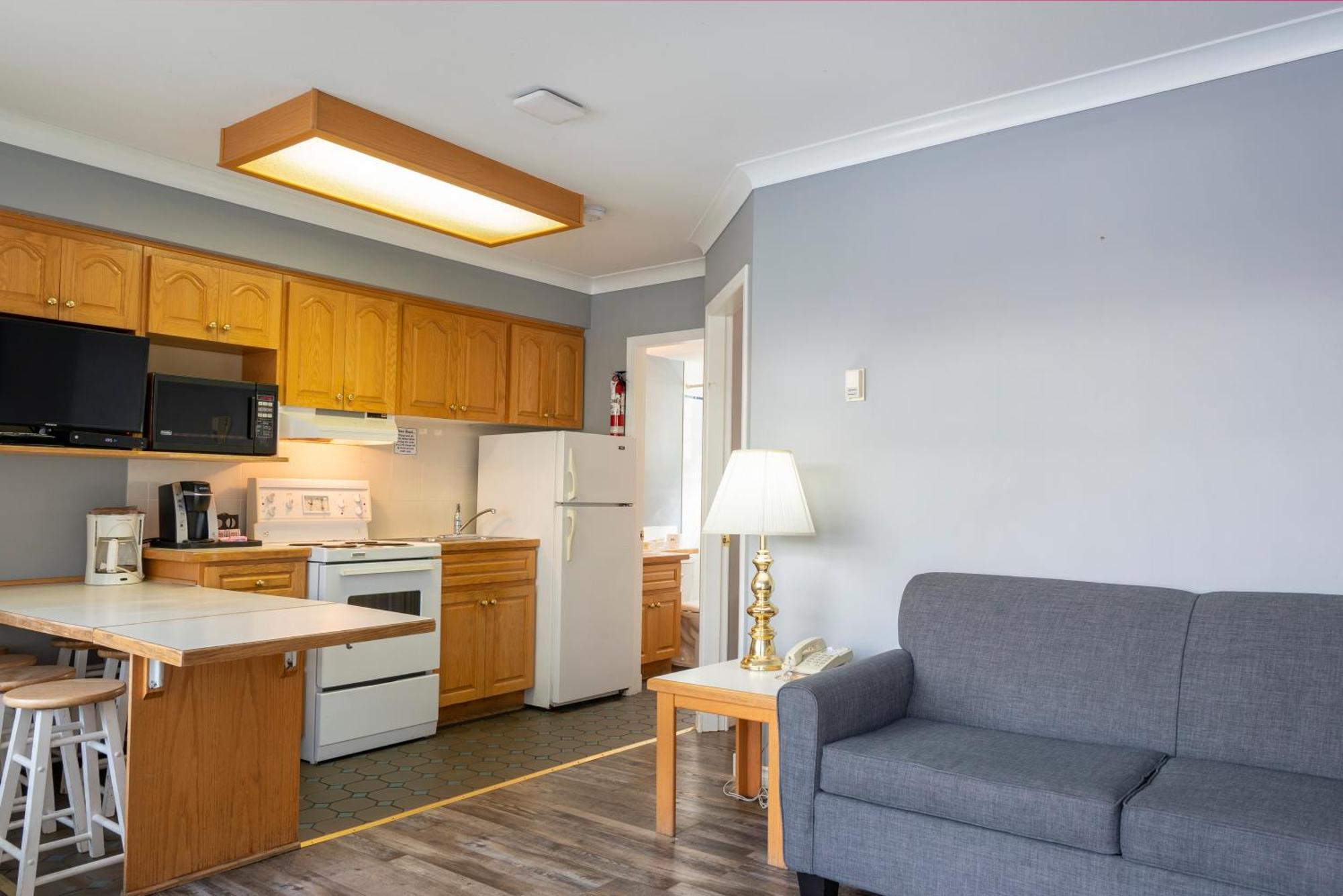 Tiki Shores Inn & Suites Penticton Esterno foto