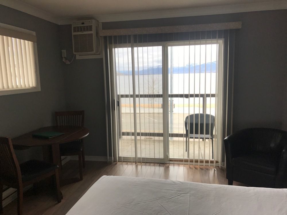 Tiki Shores Inn & Suites Penticton Esterno foto