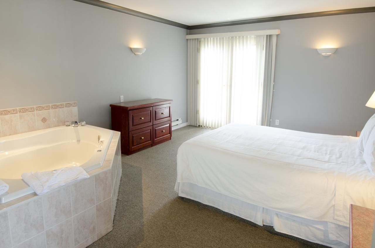 Tiki Shores Inn & Suites Penticton Esterno foto