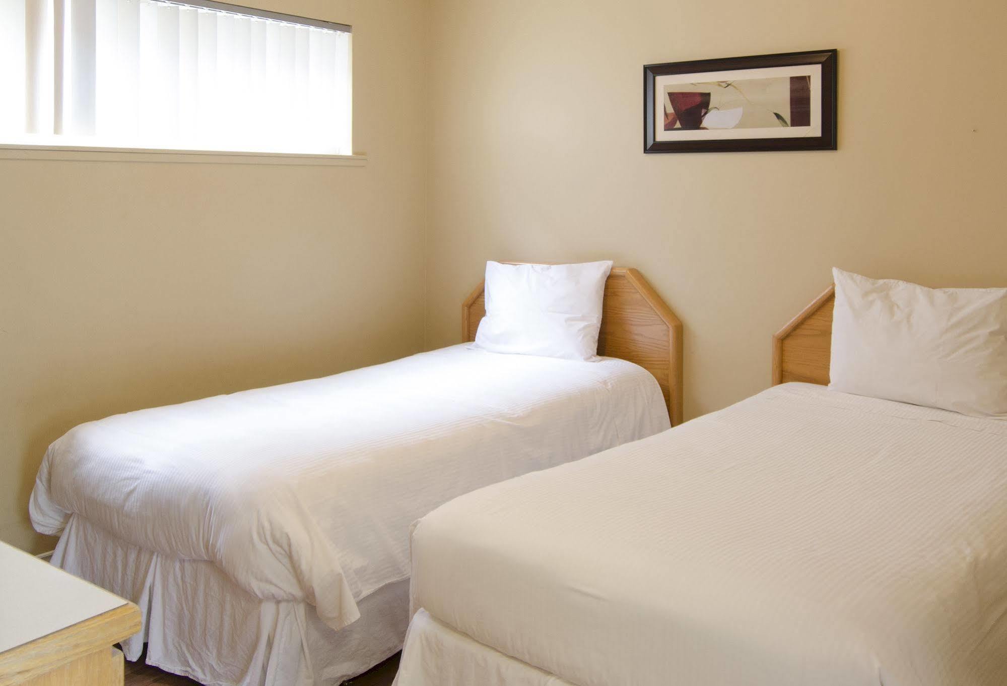Tiki Shores Inn & Suites Penticton Esterno foto