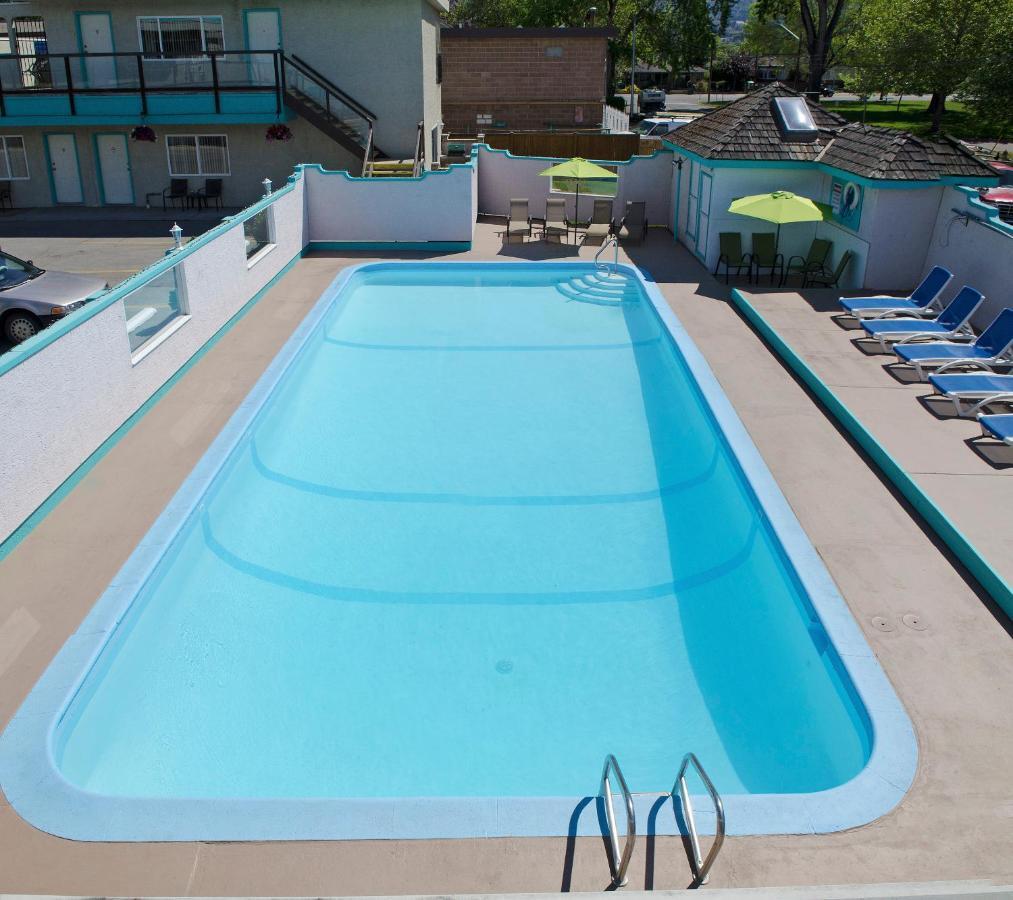 Tiki Shores Inn & Suites Penticton Esterno foto