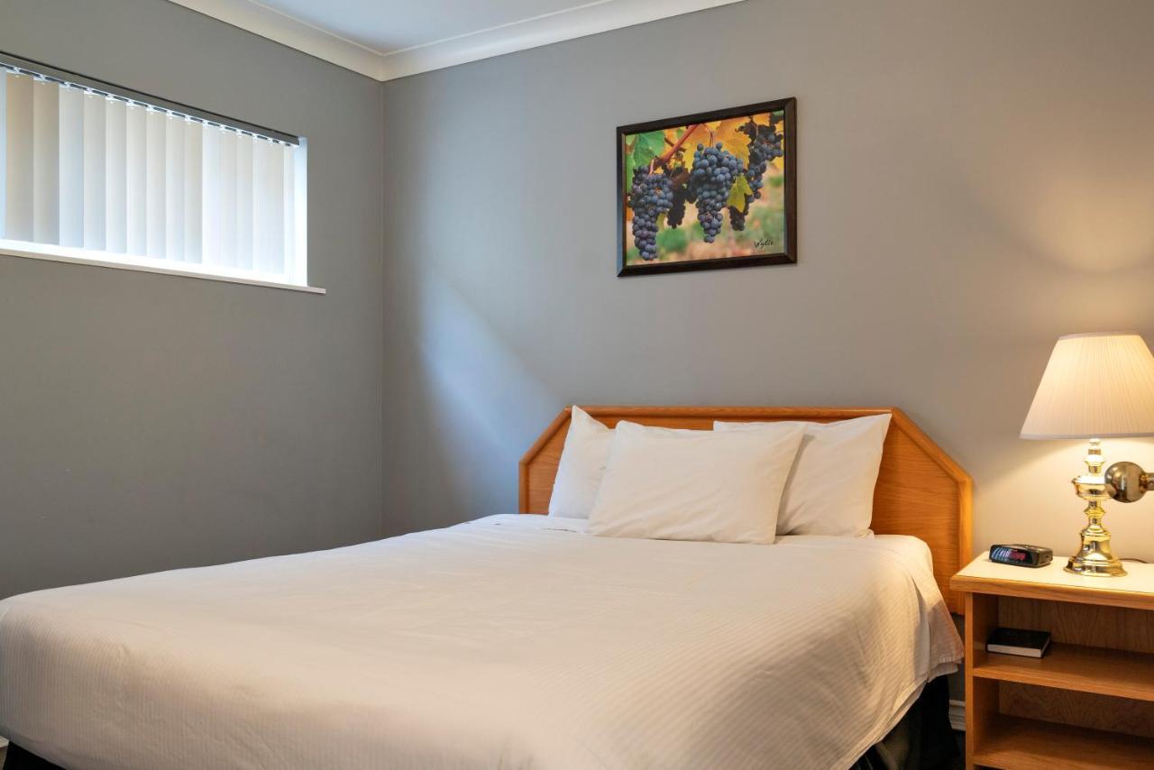 Tiki Shores Inn & Suites Penticton Esterno foto