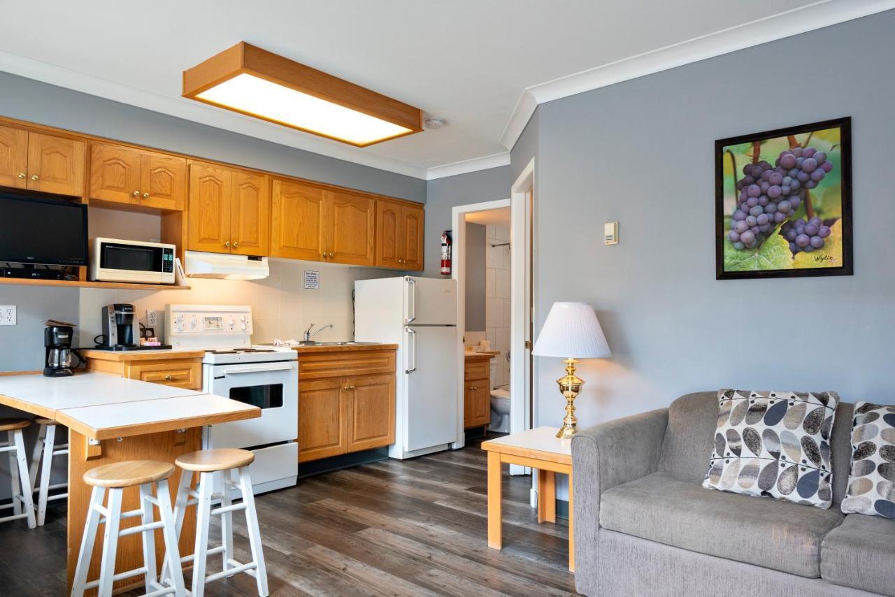 Tiki Shores Inn & Suites Penticton Esterno foto