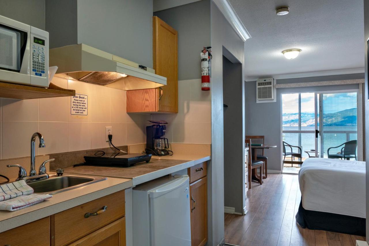 Tiki Shores Inn & Suites Penticton Esterno foto